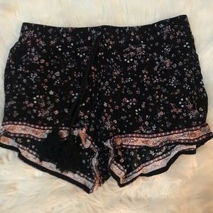 Full tilt floral printed black flowy shorts